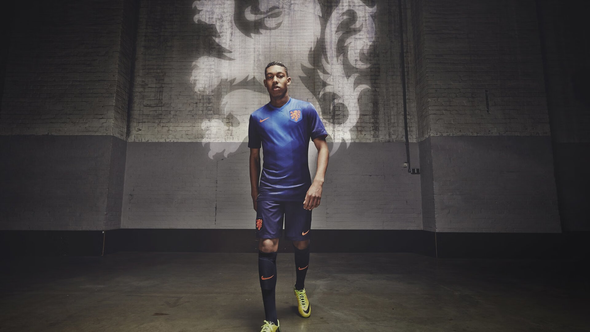 IM体育赛事直播入口-逆转剧本与孤独纪录，赛场上的人生缩影